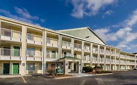 Hometowne Studios By Red Roof Denver - Glendale/ Cherry Creek